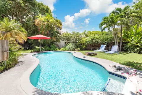 855 NE 111th St, Biscayne Park, FL 33161