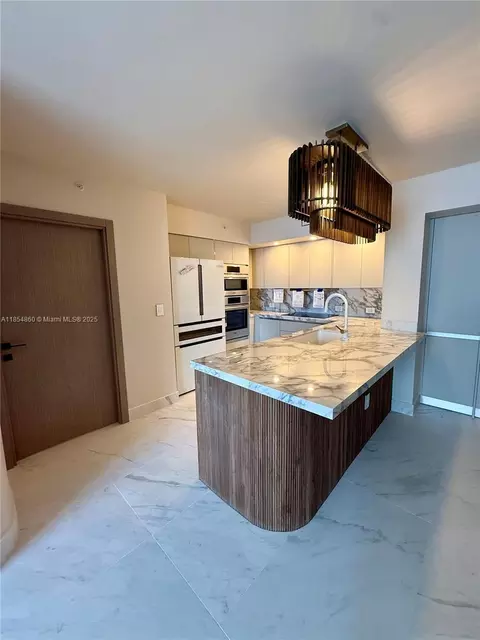 2080 S Ocean Dr #809, Hallandale Beach, FL 33009