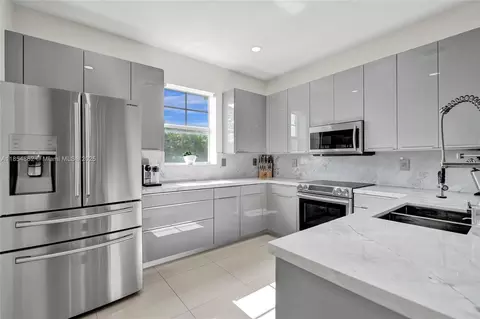1033 NE 17th Way #1904, Fort Lauderdale, FL 33304