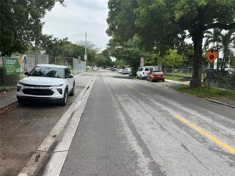 1855 NW 32nd St, Miami, FL 33142