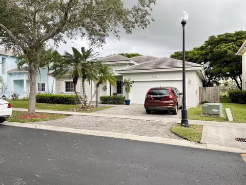 2875 NE 4th St, Homestead, FL 33033
