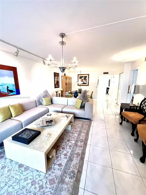 408 Lakeview Dr #102, Weston, FL 33326
