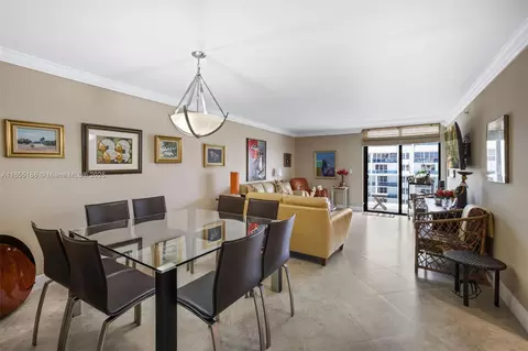 2401 Collins Ave #1807, Miami Beach, FL 33140