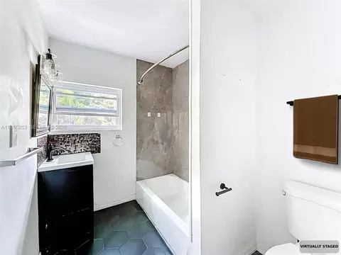 Bath - 796 NE 85th St, Miami, FL 33138 photo 5 of 6