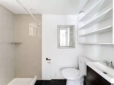Bath - 796 NE 85th St, Miami, FL 33138 photo 2 of 6