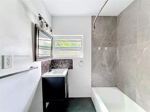 Bath - 796 NE 85th St, Miami, FL 33138 photo 4 of 6