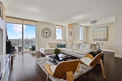 244 Biscayne Blvd #1803, Miami, FL 33132