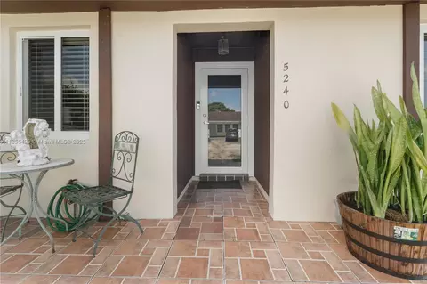5240 SW 139th Pl, Miami, FL 33175