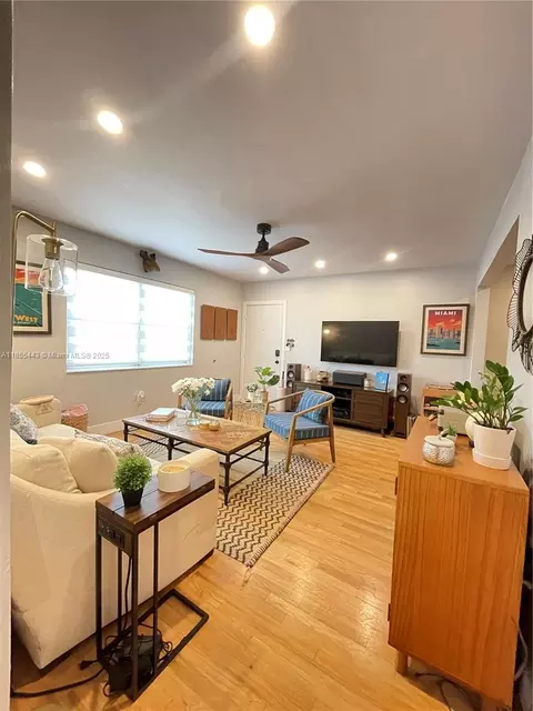 5565 SW 80th St #110B, Miami, FL 33143