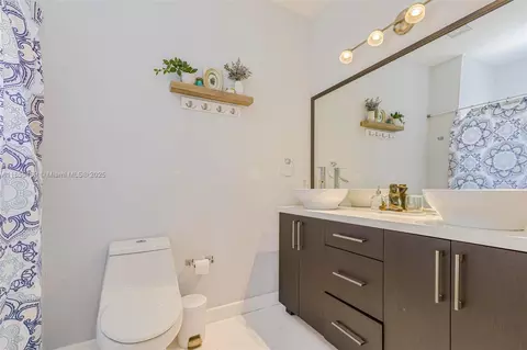 Bath - 21445 SW 85th Path, Cutler Bay, FL 33189 photo 2 of 3