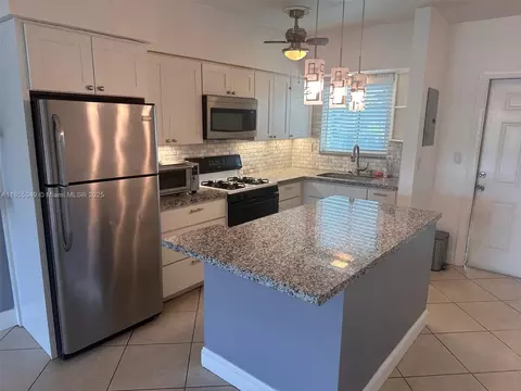 13105 Ixora Ct #200, North Miami, FL 33181