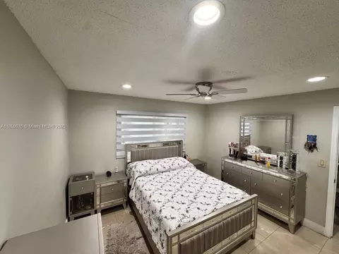 Bedroom - 11425 NW 87th Pl, Hialeah Gardens, FL 33018 photo 5 of 5