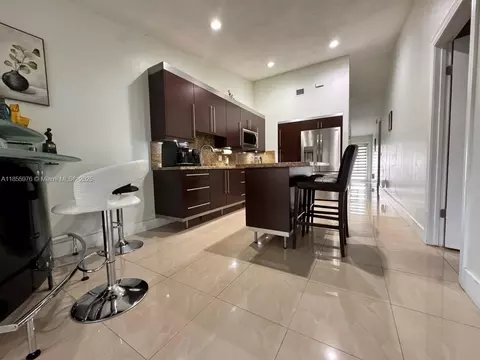 Kitchen - 11425 NW 87th Pl, Hialeah Gardens, FL 33018 photo 2 of 2