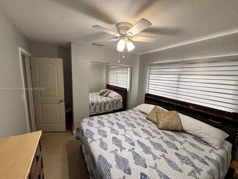 Bedroom - 11425 NW 87th Pl, Hialeah Gardens, FL 33018 photo 2 of 5