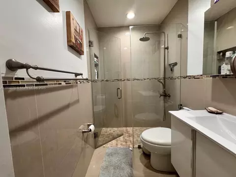 Bath - 11425 NW 87th Pl, Hialeah Gardens, FL 33018 photo 1 of 2