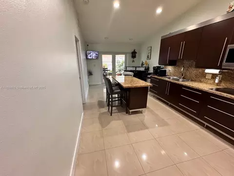 Kitchen - 11425 NW 87th Pl, Hialeah Gardens, FL 33018 photo 1 of 2