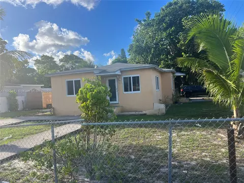 801 NW 105th St, Miami, FL 33150