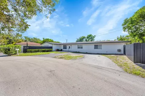 10504 SW 77th Ct, Pinecrest, FL 33156