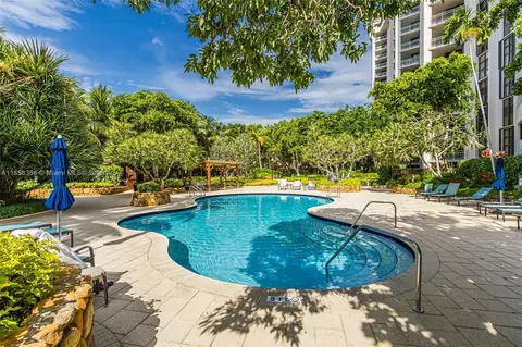 2000 Towerside Ter #406, Miami, FL 33138