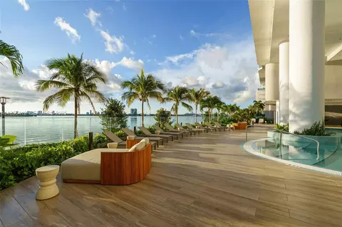 Exterior - 700 NE 24th St #2704, Miami, FL 33137 photo 2 of 14