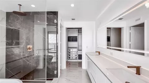 Bath - 700 NE 24th St #2704, Miami, FL 33137 photo 1 of 3