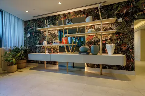 Entry Way - 700 NE 24th St #2704, Miami, FL 33137 photo 2 of 2