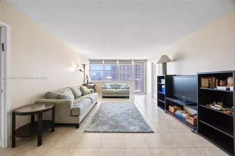 251 174th St #812, Sunny Isles Beach, FL 33160