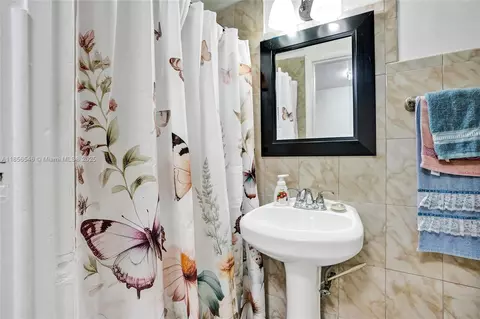 Bath - 6925 W 3rd Ave, Hialeah, FL 33014 photo 2 of 5