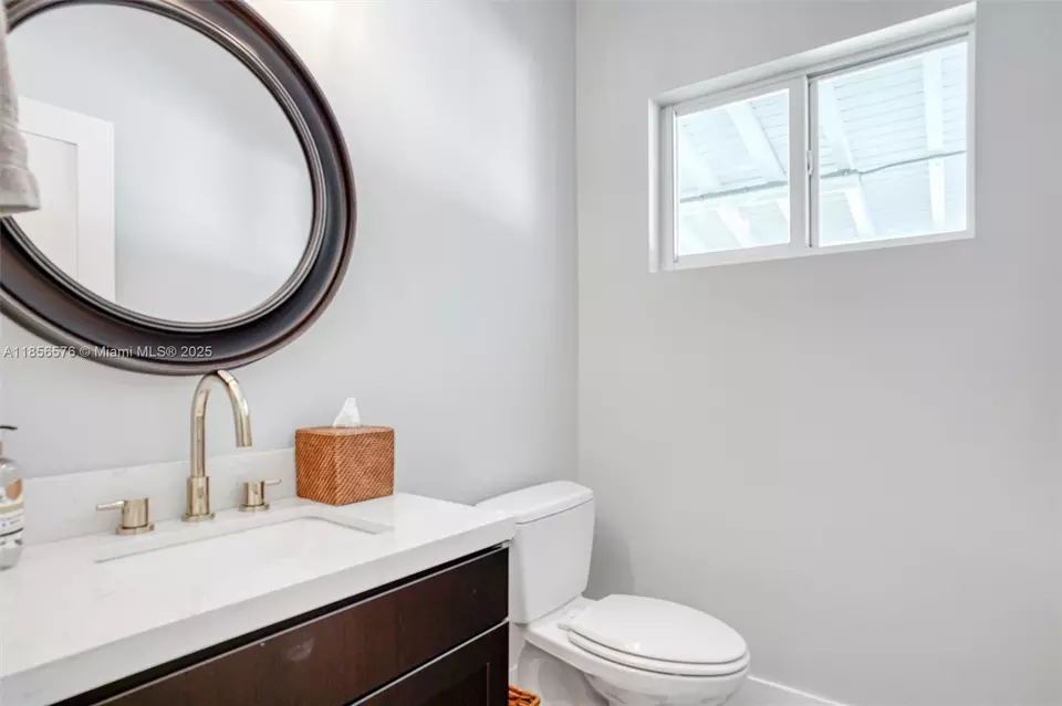 Bath - 2350 SW 24th Ter, Miami, FL 33145 photo 1 of 8