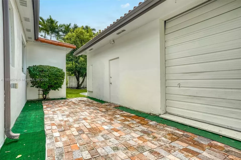 Exterior - 2350 SW 24th Ter, Miami, FL 33145 photo 9 of 16