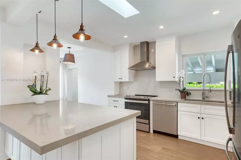 Kitchen - 2350 SW 24th Ter, Miami, FL 33145 photo 2 of 6