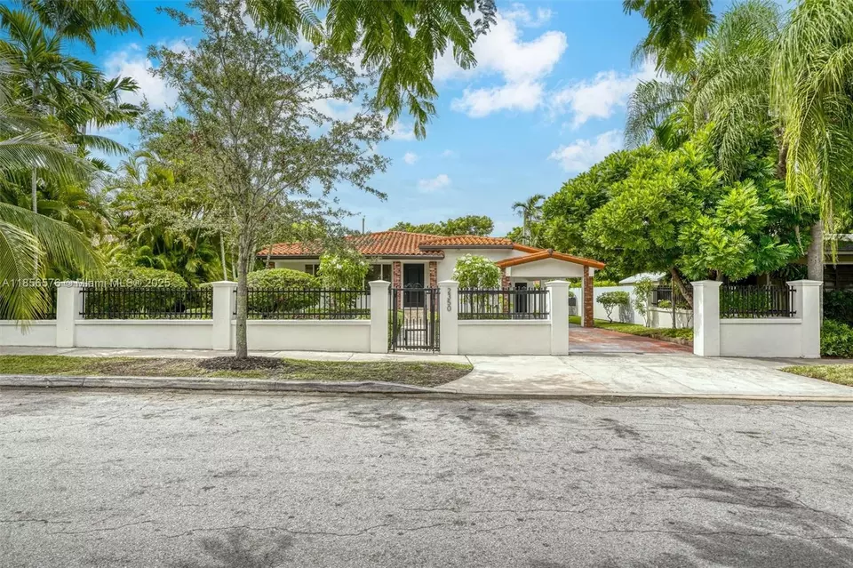 Exterior - 2350 SW 24th Ter, Miami, FL 33145 photo 4 of 16