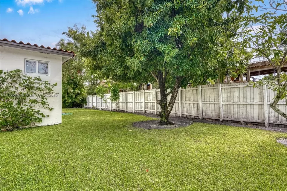Exterior - 2350 SW 24th Ter, Miami, FL 33145 photo 12 of 16