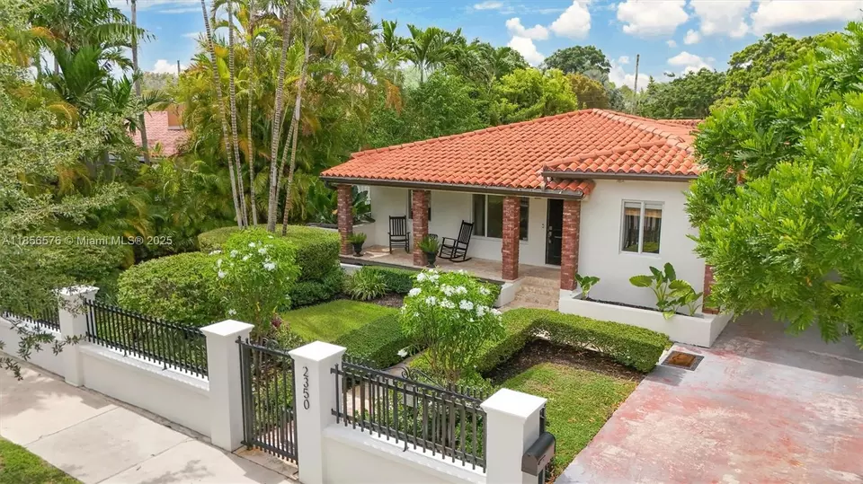 Exterior - 2350 SW 24th Ter, Miami, FL 33145 photo 16 of 16