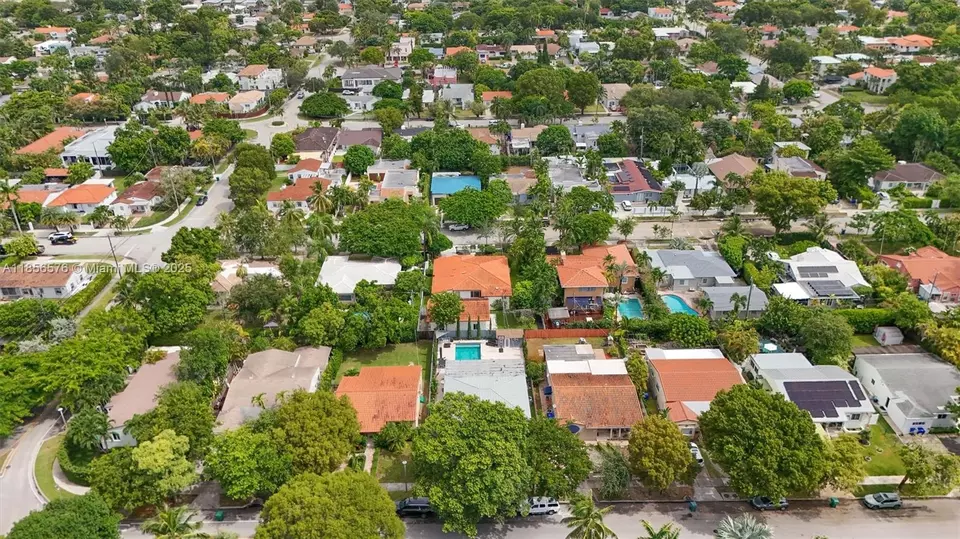 View/Area - 2350 SW 24th Ter, Miami, FL 33145 photo 8 of 8