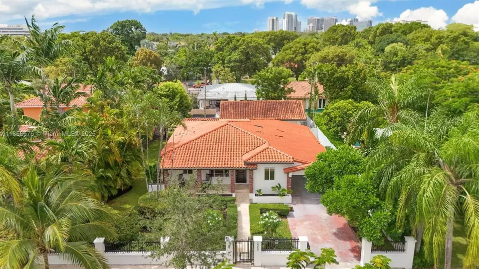 View/Area - 2350 SW 24th Ter, Miami, FL 33145 photo 1 of 8