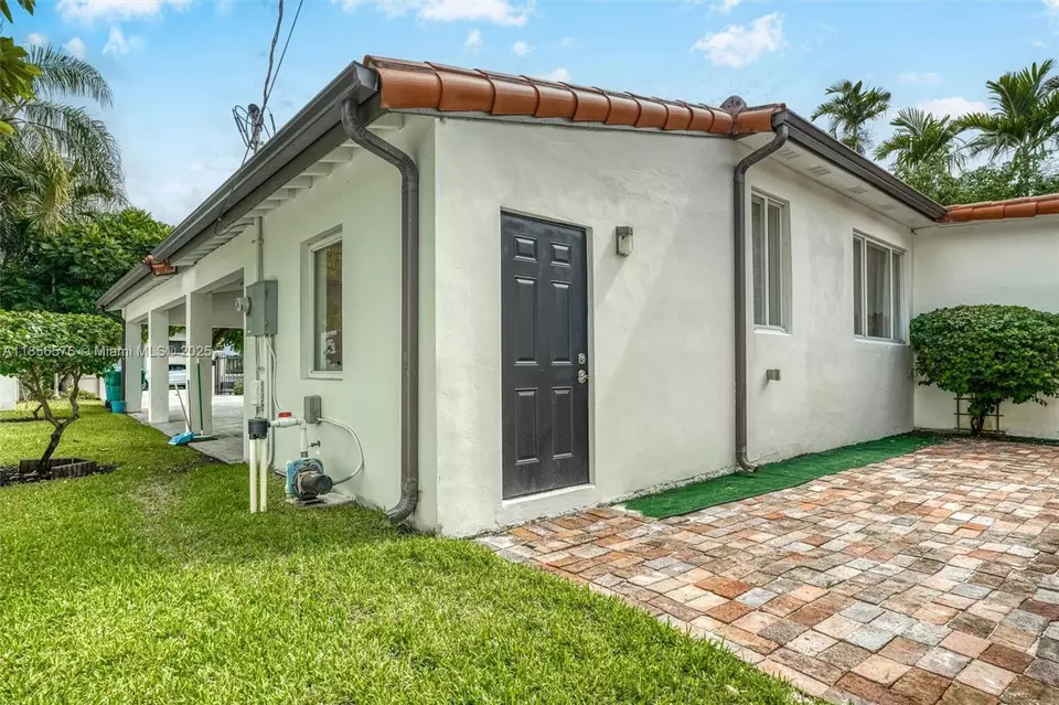Exterior - 2350 SW 24th Ter, Miami, FL 33145 photo 8 of 16