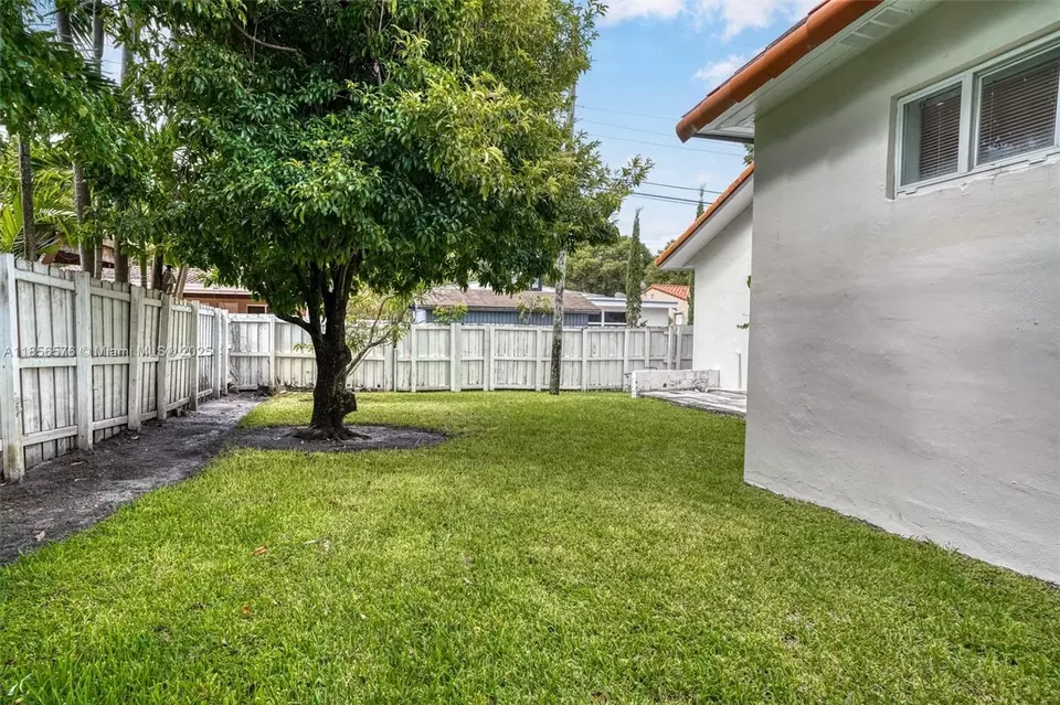Exterior - 2350 SW 24th Ter, Miami, FL 33145 photo 15 of 16
