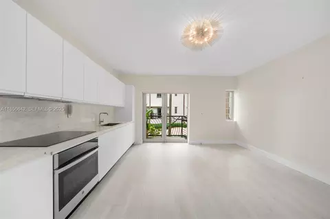 435 21st St #103, Miami Beach, FL 33139