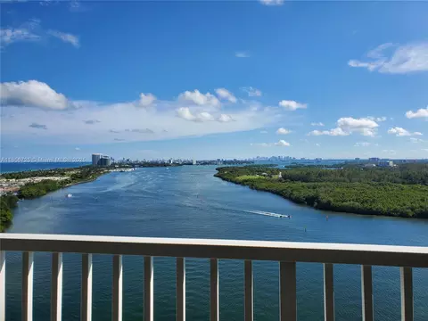 300 Bayview Dr #1902, Sunny Isles Beach, FL 33160