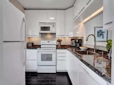 5102 NW 36th St #511, Lauderdale Lakes, FL 33319