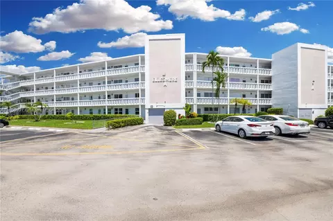 1010 Ellesmere A #1010, Deerfield Beach, FL 33442
