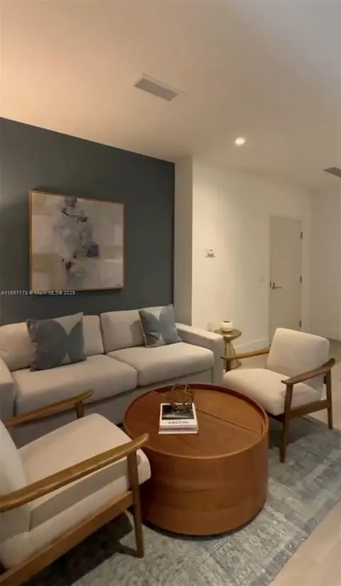 229 SW 9th St #403, Miami, FL 33130