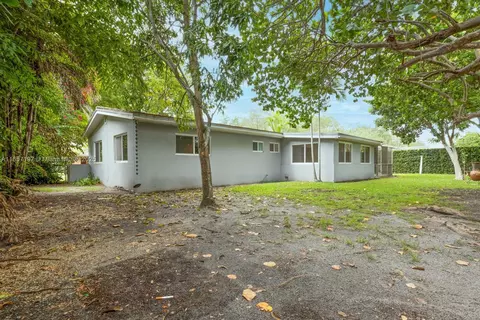 Exterior - 6501 SW 65th St, South Miami, FL 33143 photo 3 of 5