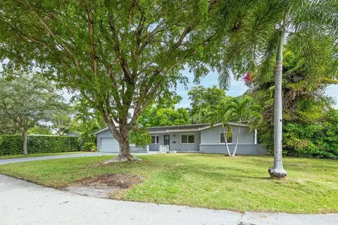 Exterior - 6501 SW 65th St, South Miami, FL 33143 photo 5 of 5