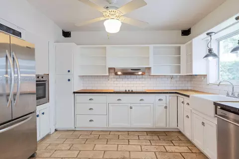 Kitchen - 6501 SW 65th St, South Miami, FL 33143 photo 1 of 3