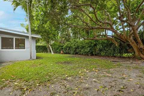 Exterior - 6501 SW 65th St, South Miami, FL 33143 photo 4 of 5