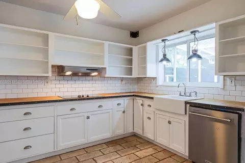 Kitchen - 6501 SW 65th St, South Miami, FL 33143 photo 2 of 3