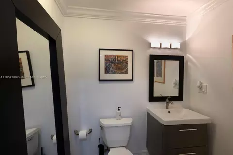 Bath - 677 Hampton Ln, Key Biscayne, FL 33149 photo 3 of 4