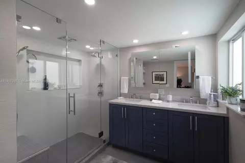 Bath - 677 Hampton Ln, Key Biscayne, FL 33149 photo 1 of 4